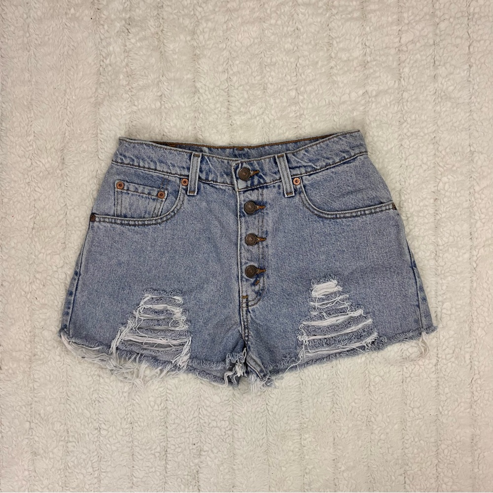 Vintage 90s light wash cut off Levi’s